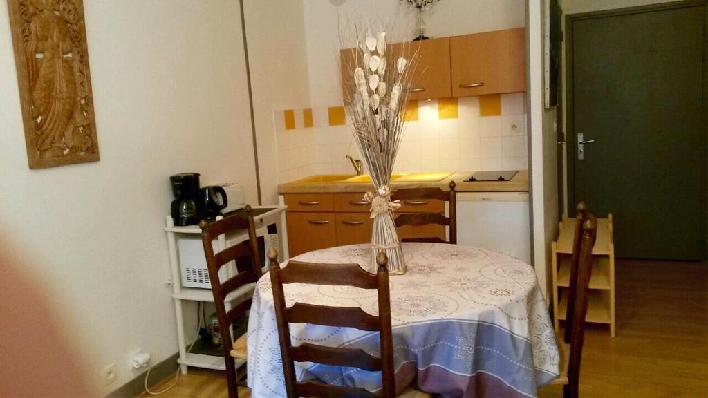 Teeraya Apartment Онфльор Екстериор снимка